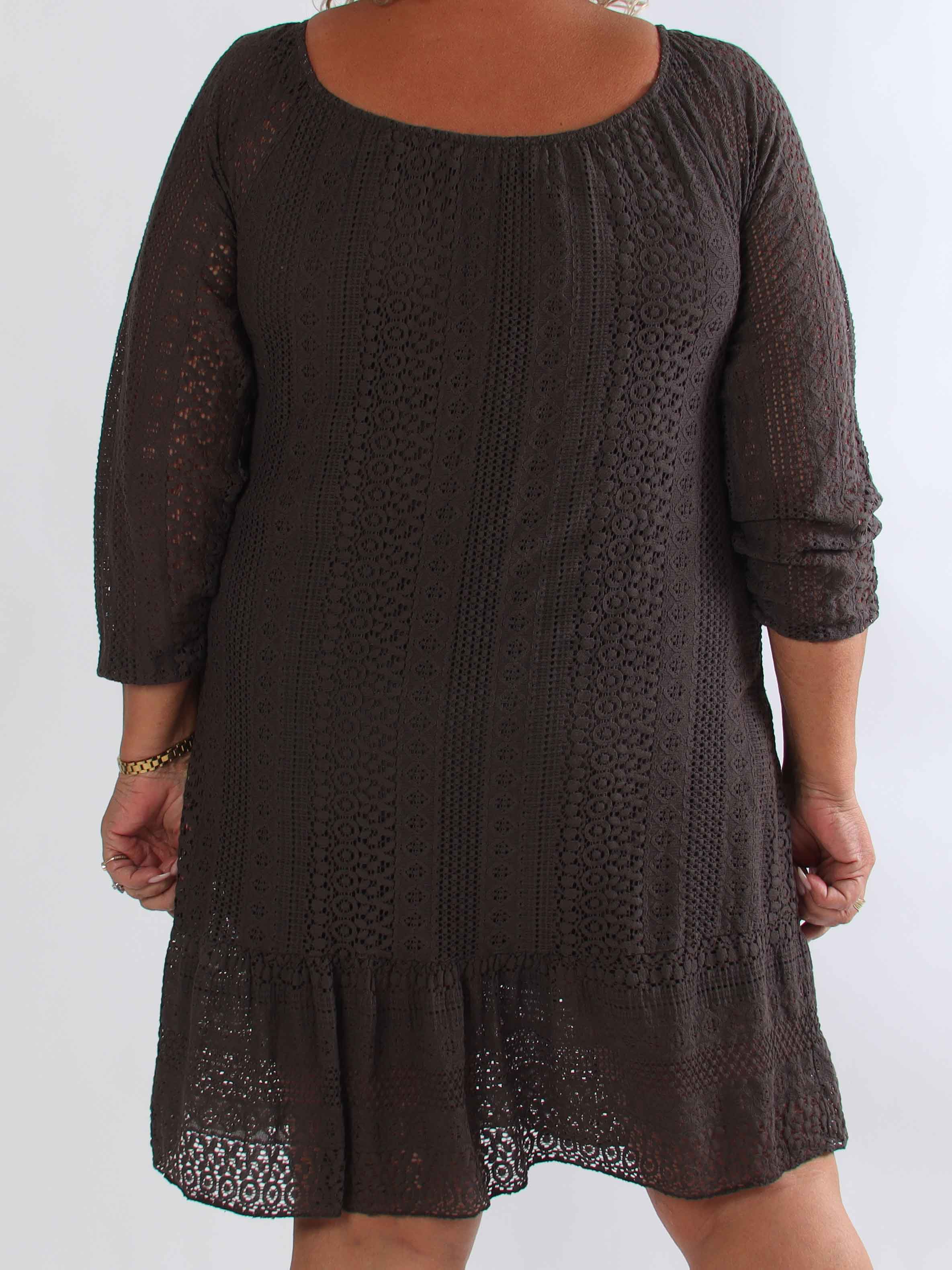 Galateia Long Sleeve - Feminin plus size kjole i blød bomuldsblonde